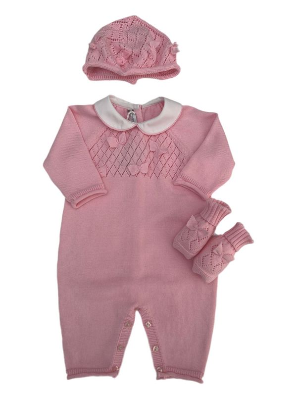 Tutina in filo fiocchi con cappellino e babbucce