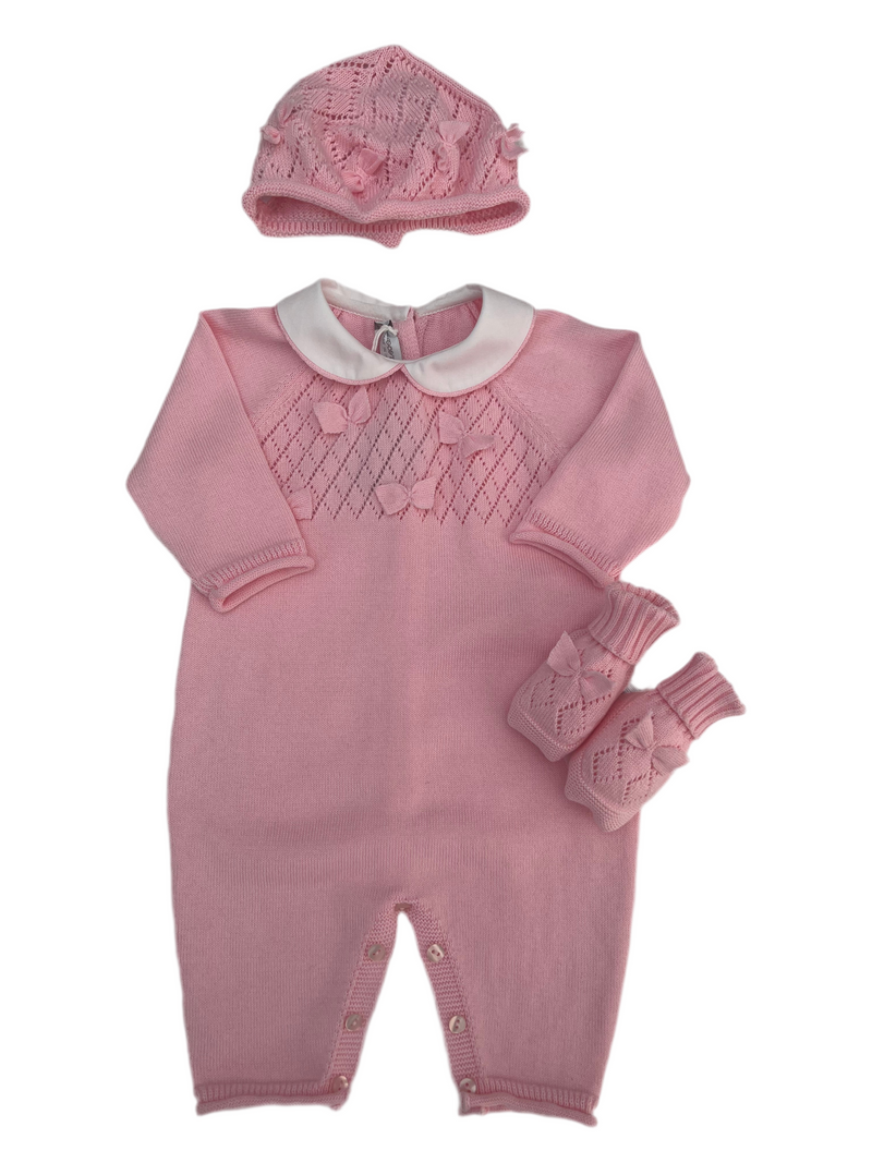 Tutina in filo fiocchi con cappellino e babbucce