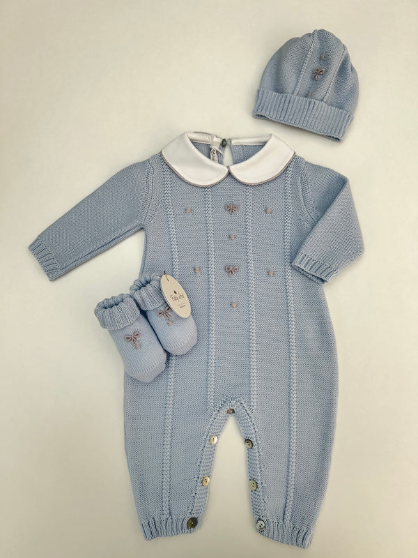 Tutina in pura lana con cappellino e babbucce fiocchetti