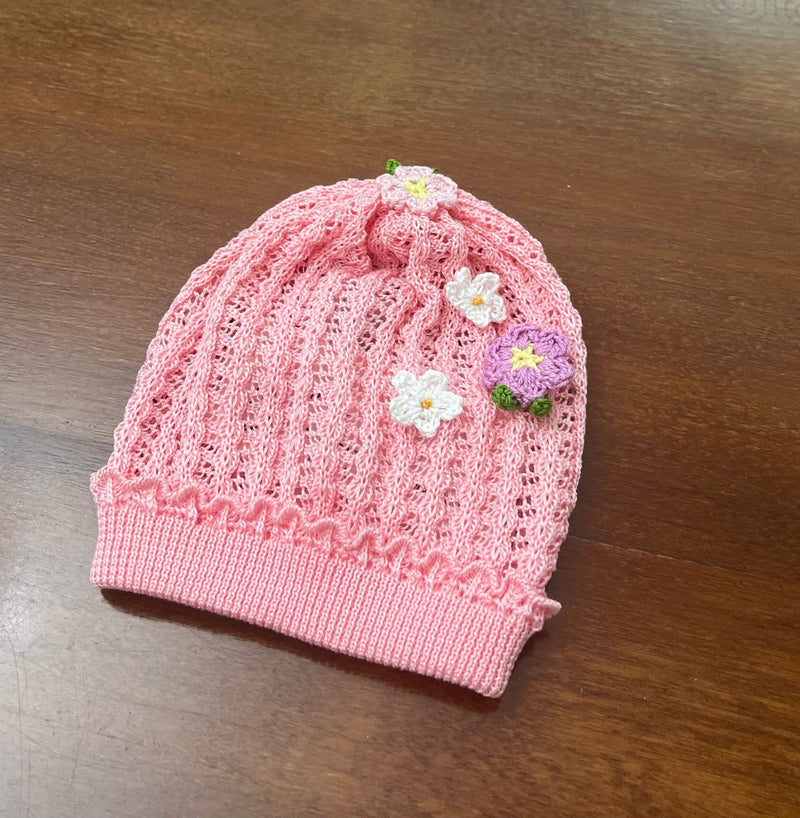 Cappellino in filo con fiori multicolor