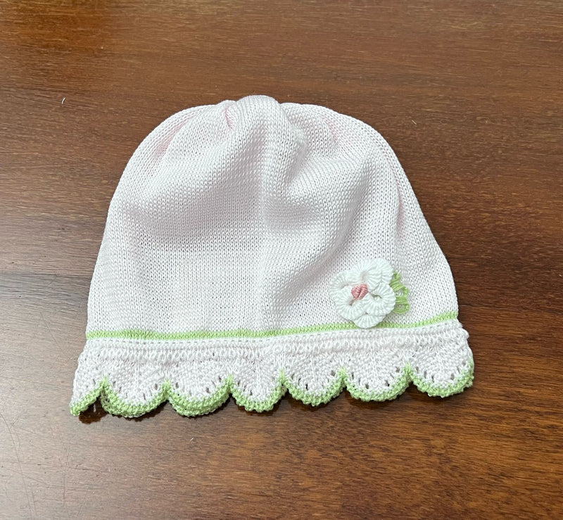 Cappellino in filo con fiori