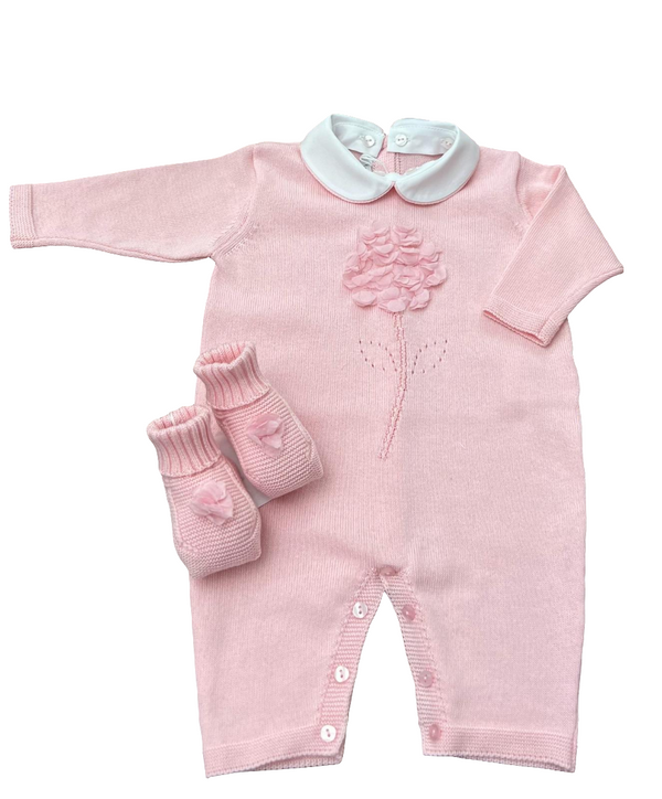 Tutina con cappellino e babbucce in filo rosa petalo