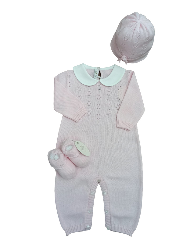 Tutina con cappellino e babbucce in filo con trafori