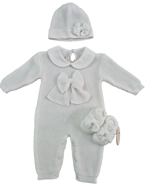 Tutina in filo fiocco con cappellino e babbucce