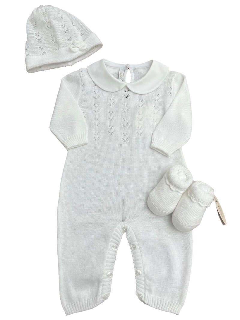 Tutina con cappellino e babbucce in filo con trafori