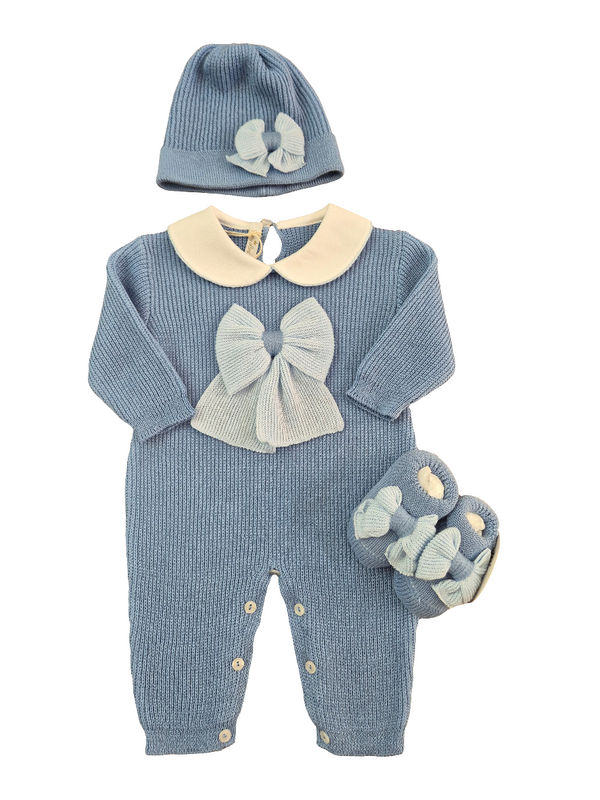 Tutina in filo fiocco con cappellino e babbucce