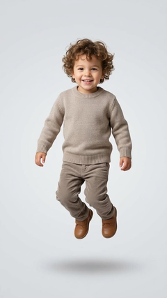Bambino con maglioncino in misto lana e cashmere