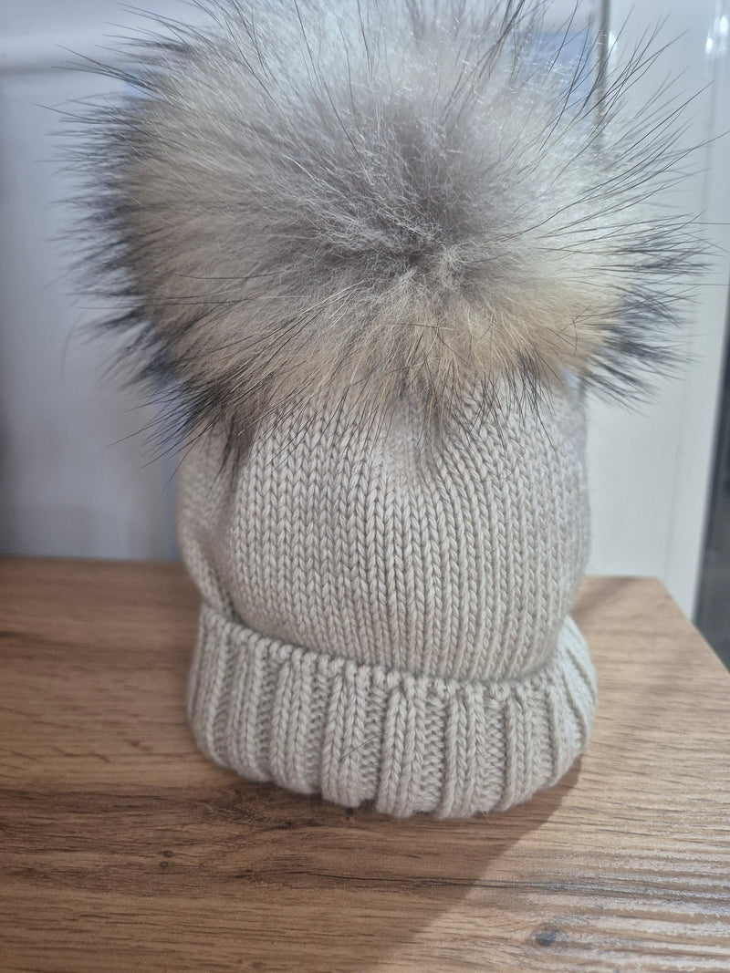 Cappello in lana con pom pon