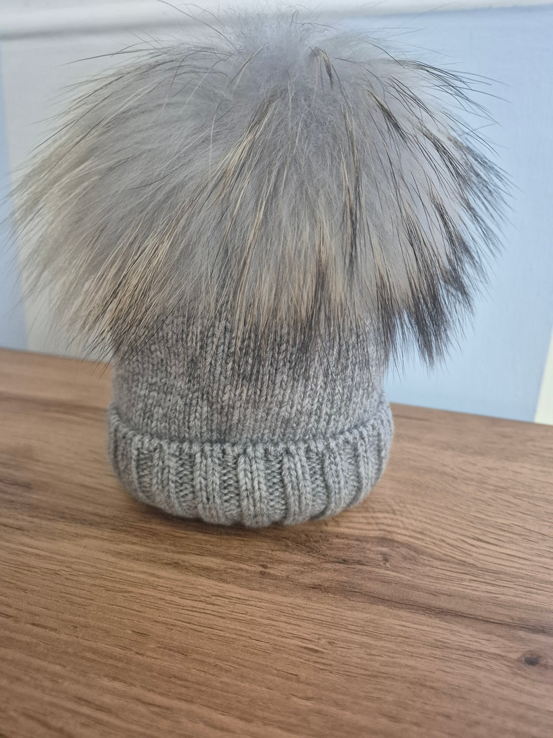 Cappello in lana con pom pon