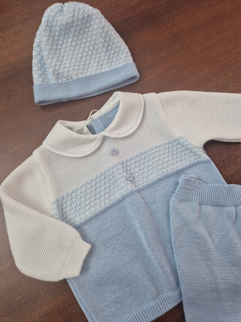 Completo 2 pezzi in filo con cappellino e babbucce