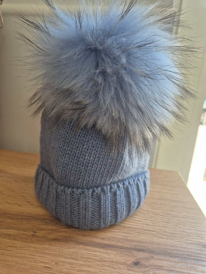 Cappello in lana con pom pon