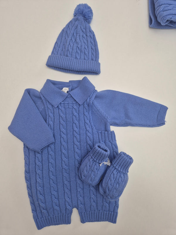 Completo salopette in pura lana treccia con cappellino e babbucce