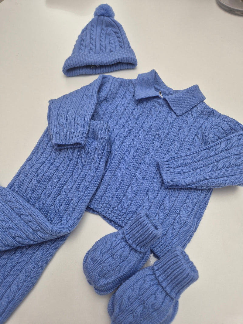 Completo 2 pezzi in pura lana con cappellino e babbucce treccia