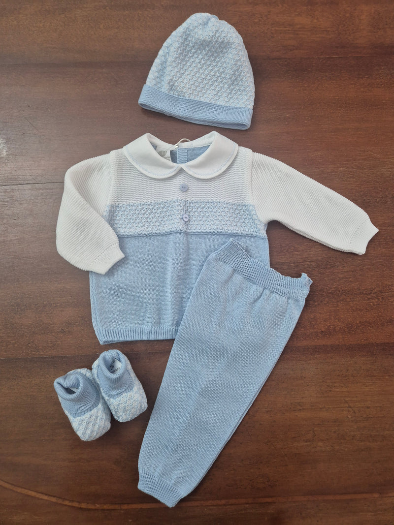 Completo 2 pezzi in filo con cappellino e babbucce